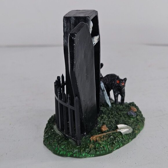 Lemax Spooky Town Figurine Spooky Graveyard #62201 Skeleton Coffin Black Cat - Picture 2 of 7